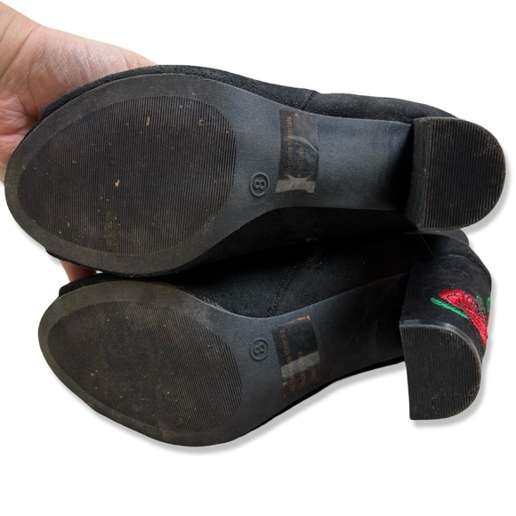 ⭐️WILD DIVA Black Suede Rose Embroidered Booties - Picture 6 of 8